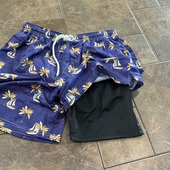 🔥3/$42 w FREE SHIPPING🔥 Purple Swim Shorts with Palm Tree Print - Picture 3 of 3